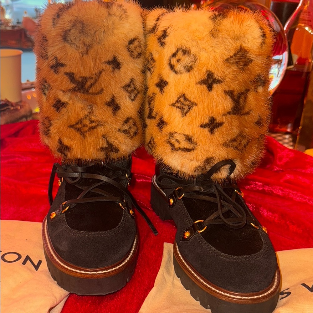 Louis Vuitton Women's Black and Brown Fur Boots